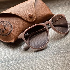 Women’s Ray-Ban 4147 Erika